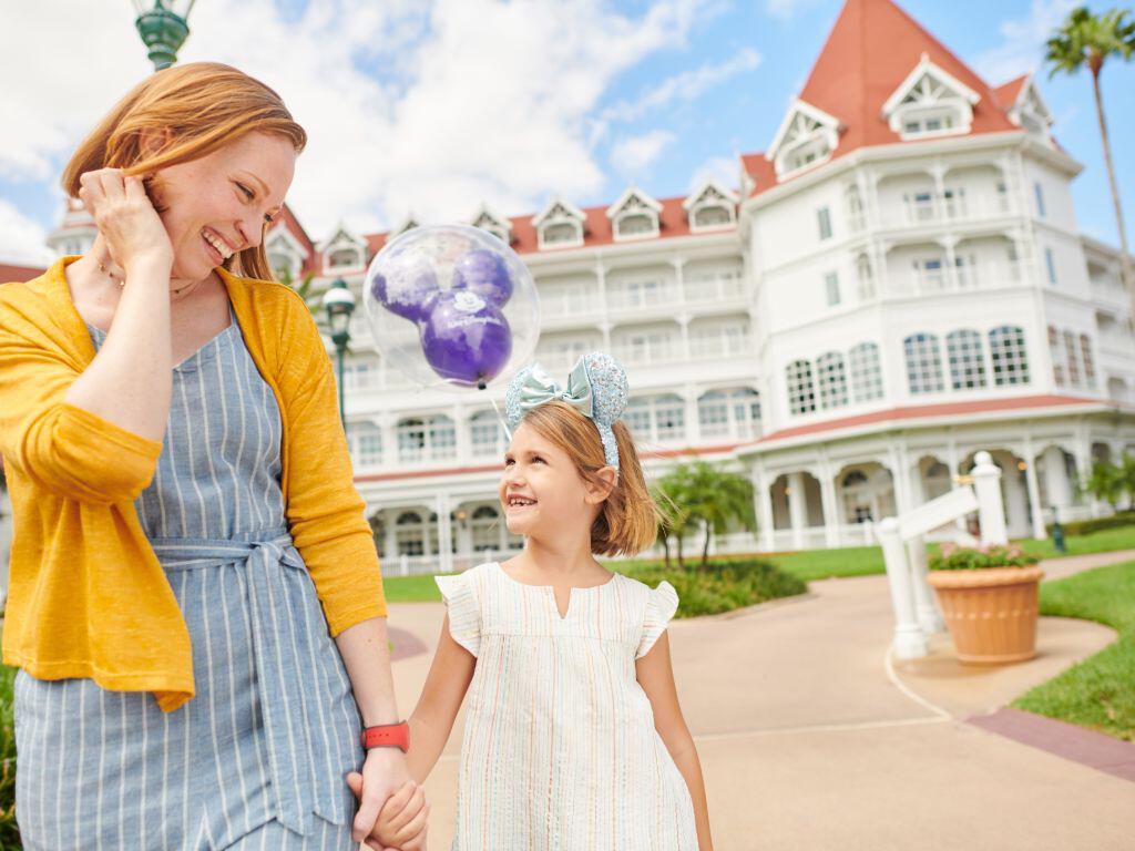 Mum and daughter in front of Disney's Grand Floridian Resort