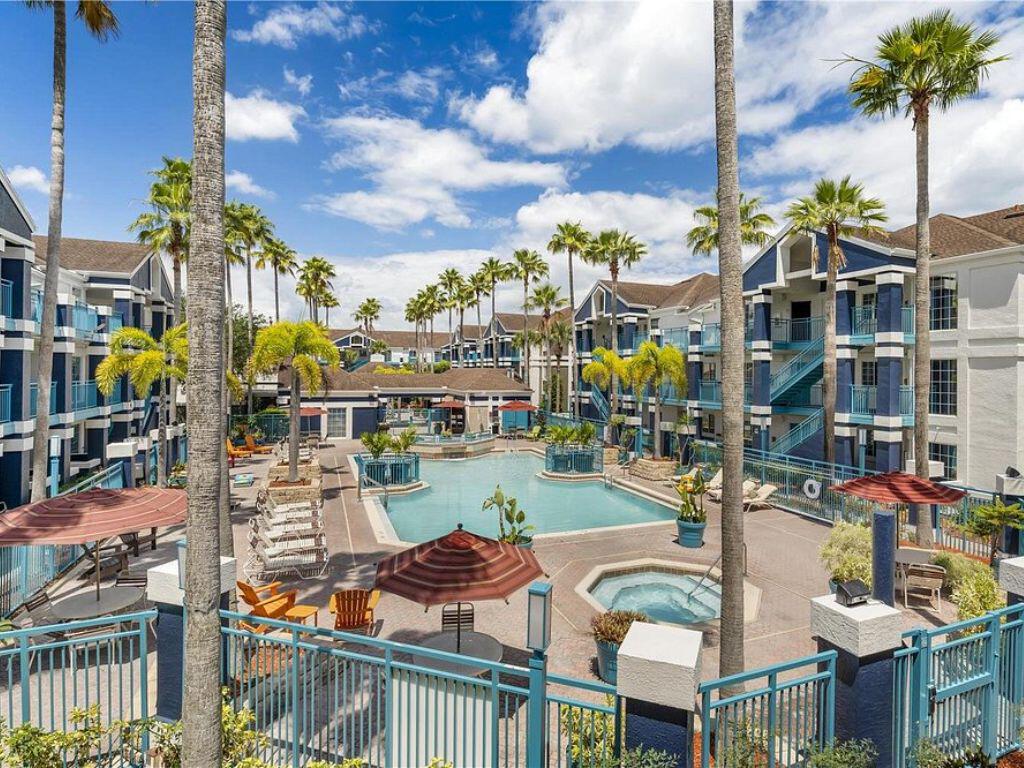 Sonesta Suites pool