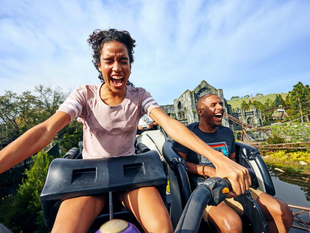 couple on ride