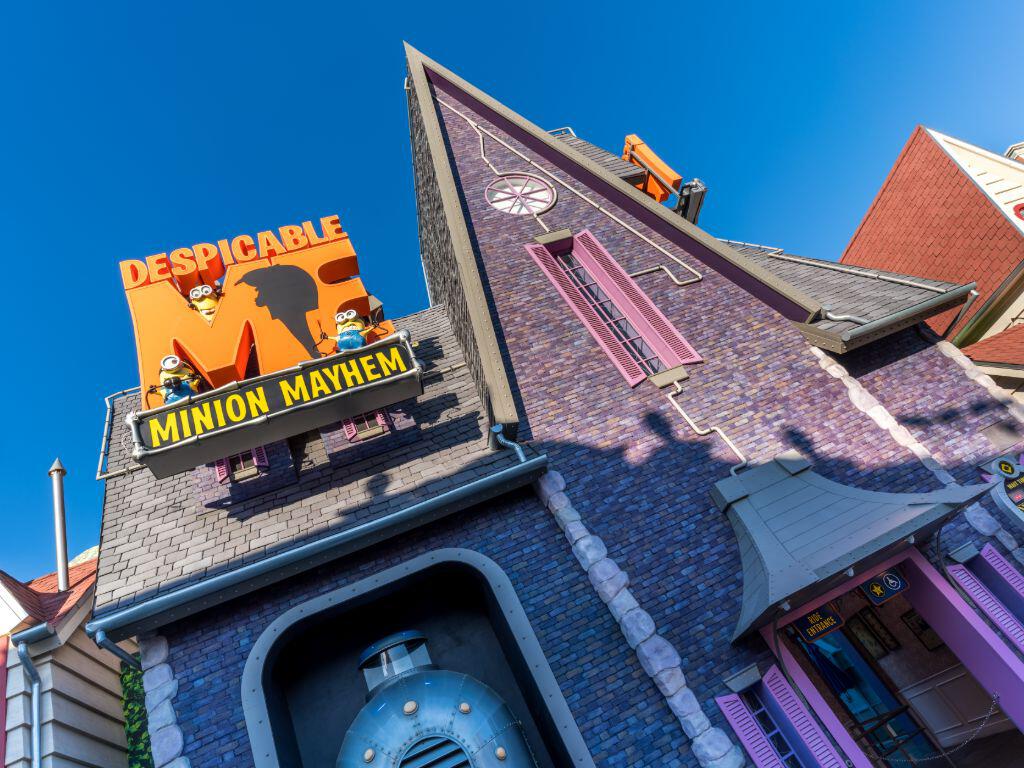 Entrance to Despicable Me Minion Mayhem ride