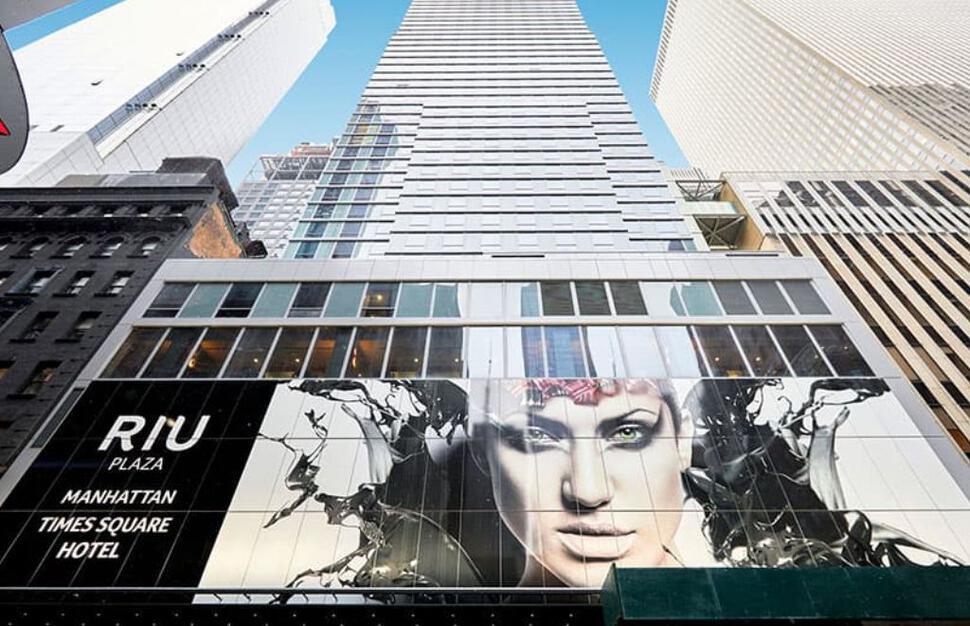 Exterior of the Riu Plaza Manhattan hotel