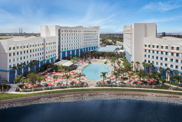 Universal Endless Summer Surfside exterior