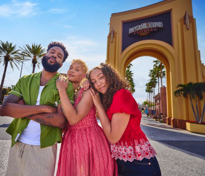 Friends outside the Universal entrance