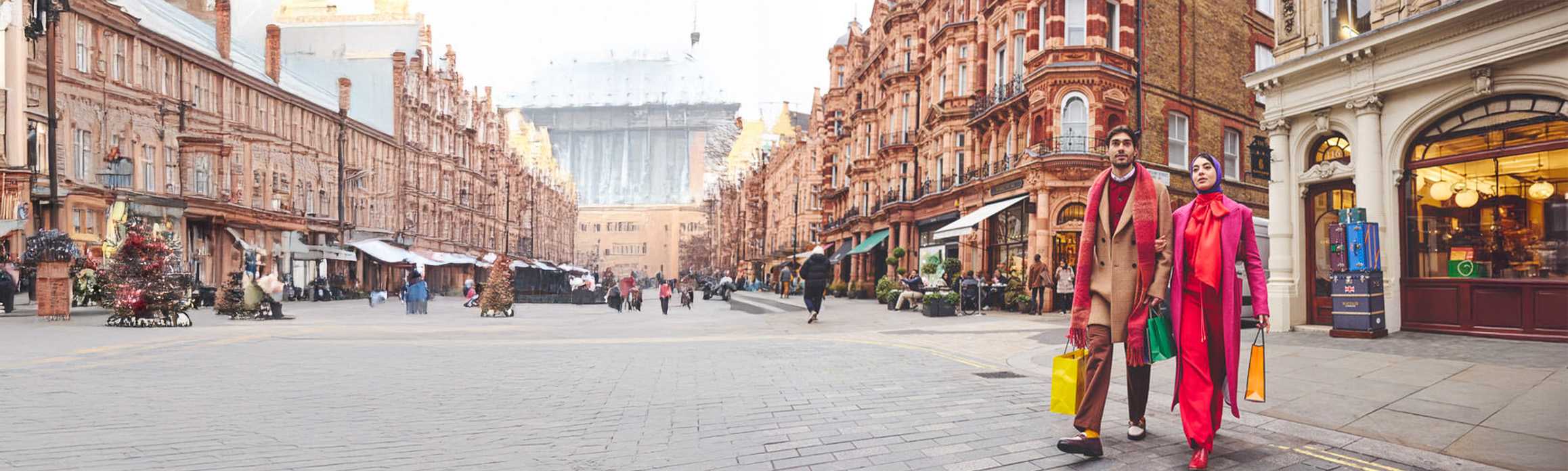Couple shopping in London