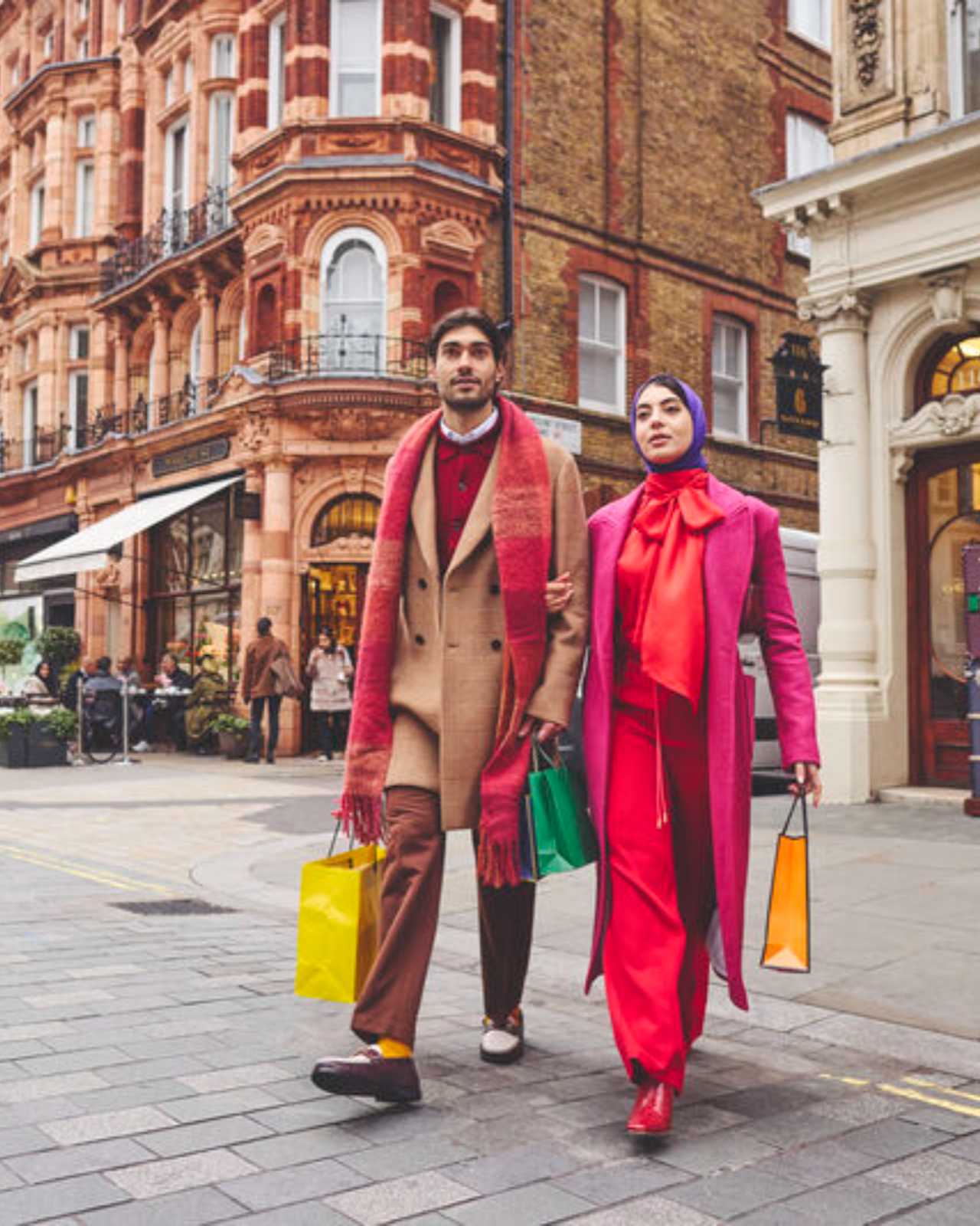 Couple shopping in London